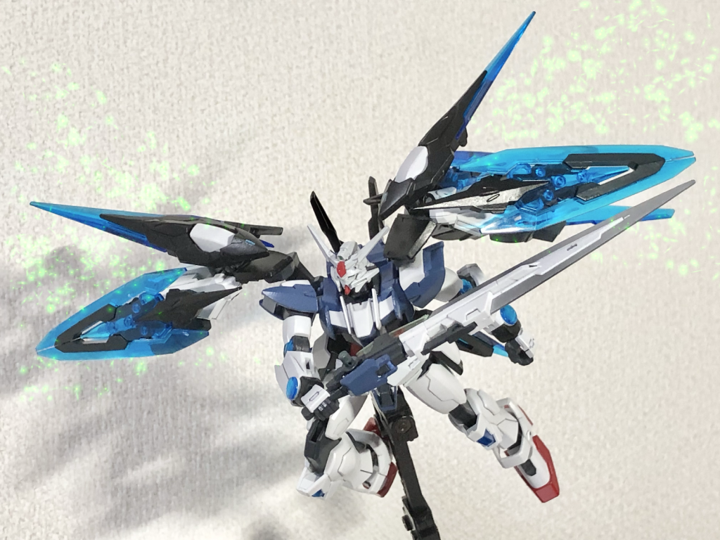 ダブルオーライザーの肩バインダーの機能をスリムにさせたらこんな感じに。シアクアンタのＧＮシールド２枚持ちは左右対称でバランスが取れてます。 