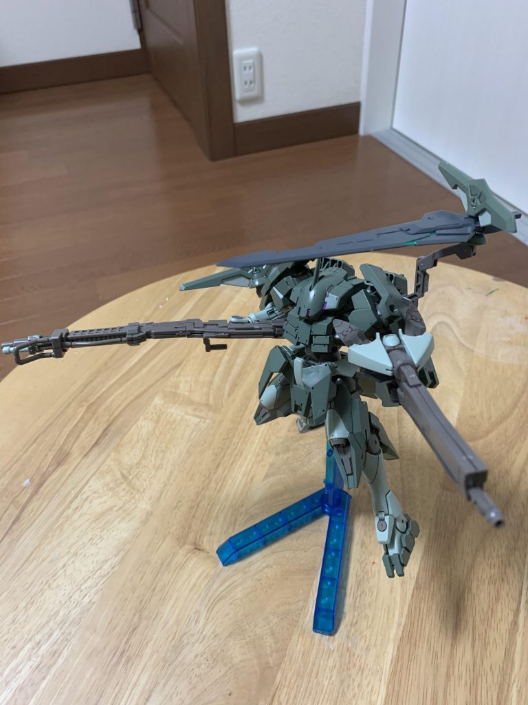 GNストライカーウイングを追加装甲として纏ったフル装備形態です。