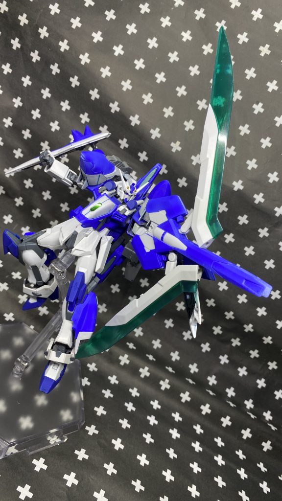 手持ち武器はM.S.Gのメガスラッシュエッジを。この武器の複合兵装感がガンダムにも良く合ってて適当に持たせるだけでそれらしくなるのが好きです(^ω^)