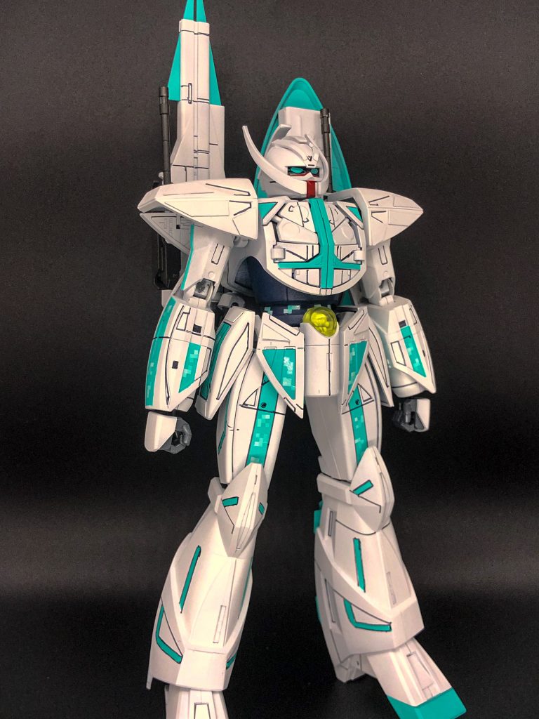 カラーはメイのジャケットカラーをイメージして白ベースにミクグリーンとナチュラルグリーンをちょい足しした蛍光色のラインで塗装しました。腹部はガンダムマーカーのティターンズカラーを使用しました。