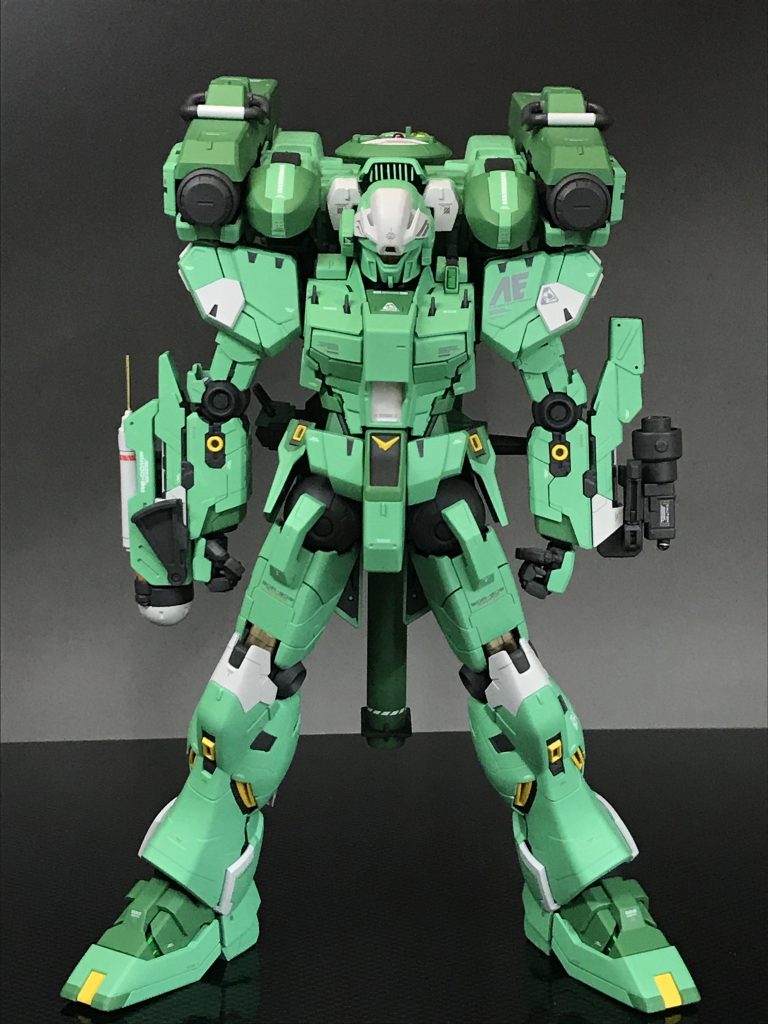 前袴が小さく、また関節が丸見えでバランスが悪いので、桃上部にパーツを貼りつけて違和感を消してます。