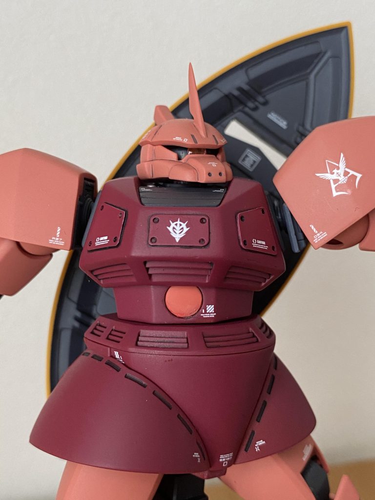 胸が寂しかったので、プラ板でハッチを制作してみました