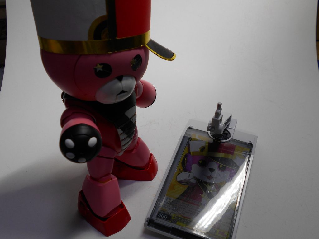 軽くポージングをつけ構えポーズ的なの笑