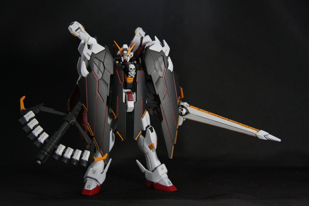 とにかく塗り分けが多いキットでマスキングが大変でした😅マントの裏や襟を少しプラ板でデティール追加してます。その他は脚の付け根を少し下にしているぐらいです。