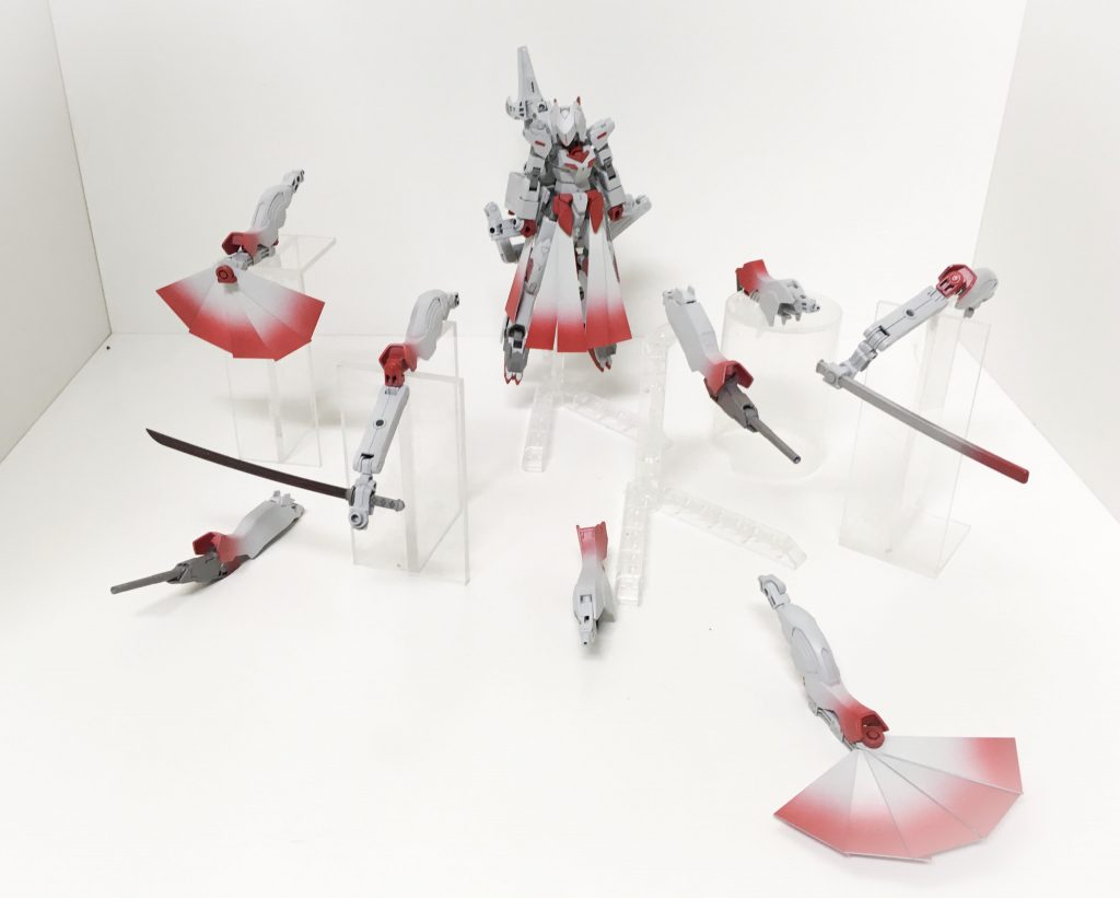 全尾ファンネル展開全ての尾をファンネルとして射出した状態。多種多様な武装をファンネルとして使用する事で擬似的にチームプレイのような連携攻撃が可能になる。