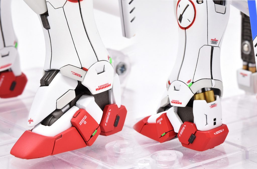 脚部にはちら見せでシリンダーを追加しました。