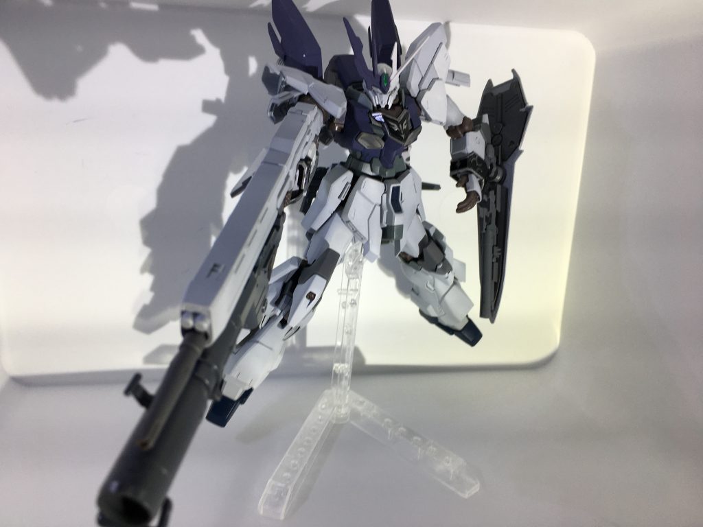 メイン武装のハイビームライフルバズーカ装備です。フロンタルの使ってたどやバズですね。合体アンド大型の武器はカッコいいですね。撃っちゃうんだなぁコレが。