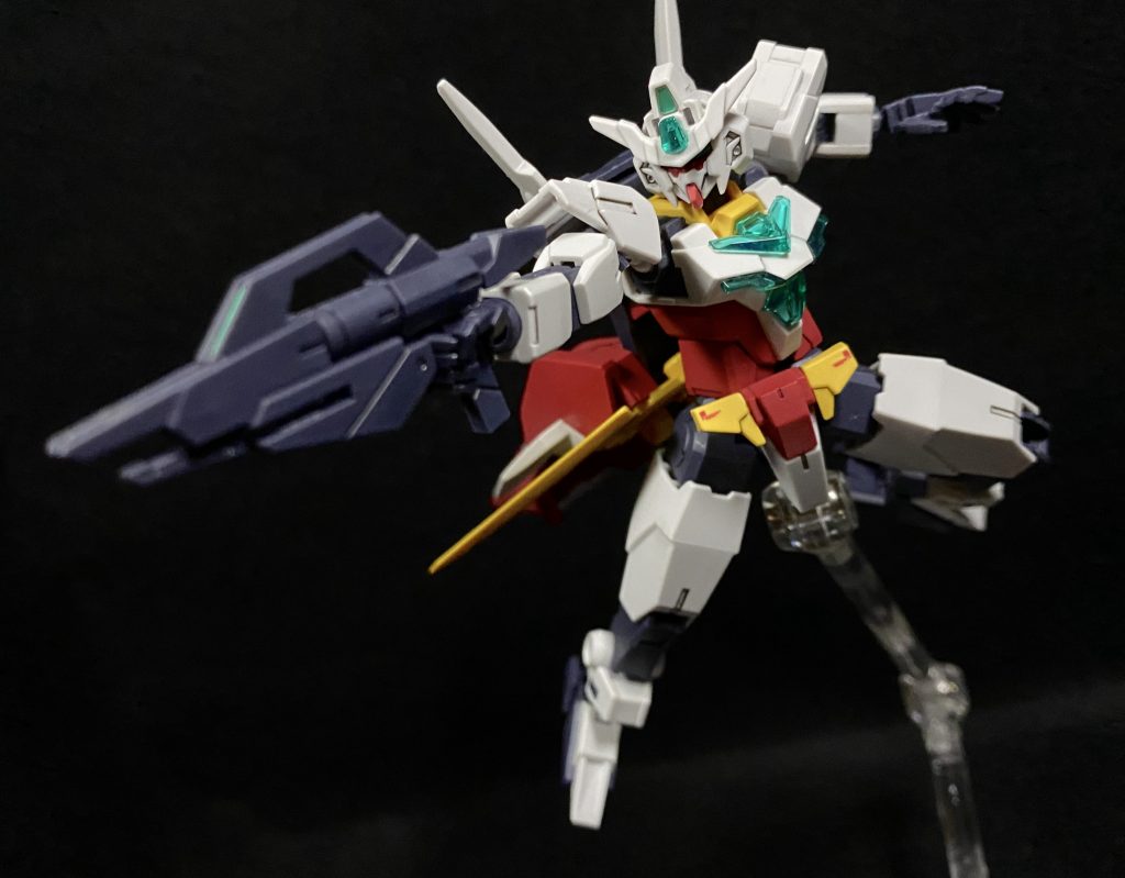 コアガンダムⅡで。腹のボールジョイントが緩いとか、コアガンダム共通の問題として関節に負担がかかりすぎるとか、色々ありますがそれを差し引いてもかっこいい。換装のこと考えてデカールは控えめにしてます。