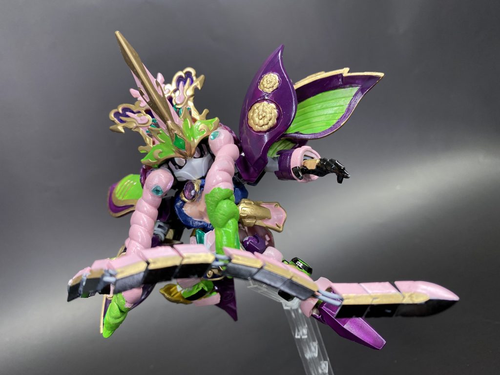 刀はビーストマスターソードを使用。足はしゃばろくさんフレームで可動アップしております。