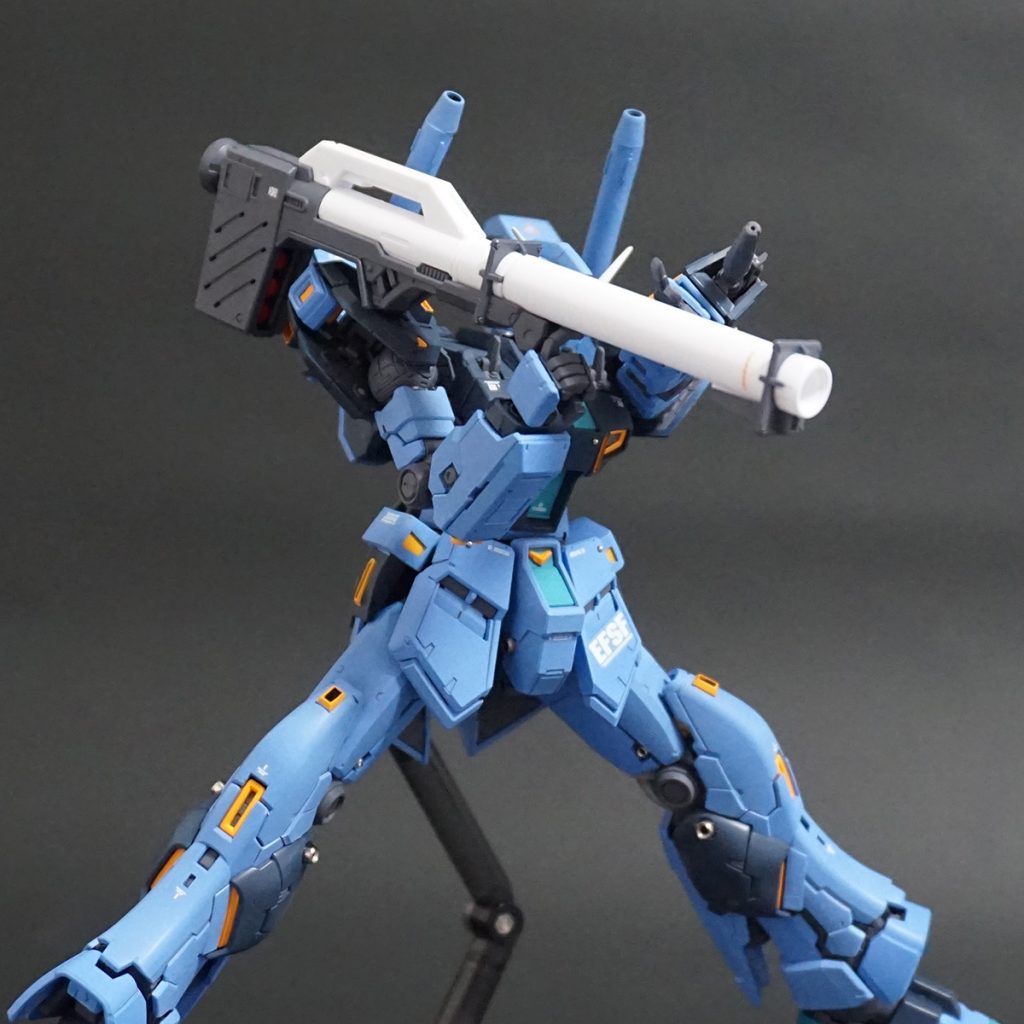 バズーカを構えて