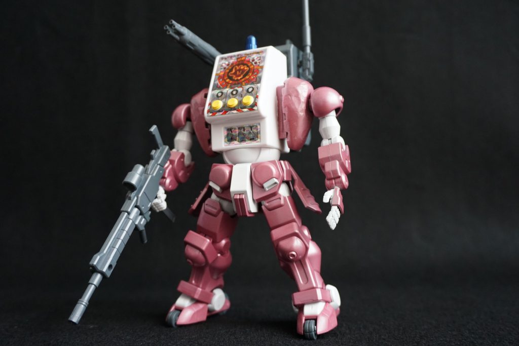 ボトムズのブルーティッシュドッグを意識してピンクにしてます。