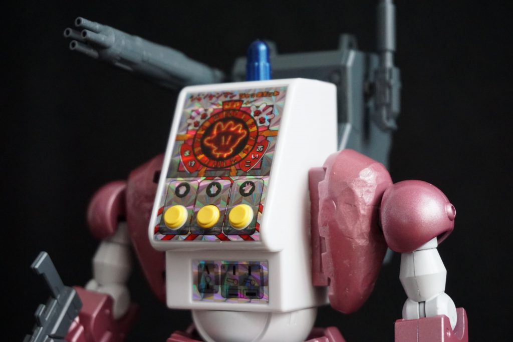 そしてこの玩具、ボタンを押すとちゃんとしゃべります。「ジャンケンポン、アイコでしょ、アイコでしょ、フィーバー、電子音、ヤッピー！」