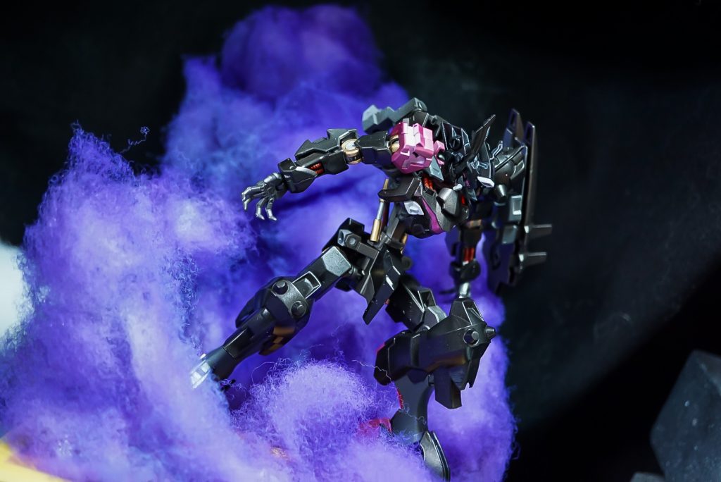 撮影用の台座敵機体を倒して爆炎の中で佇んでる感を出してみました