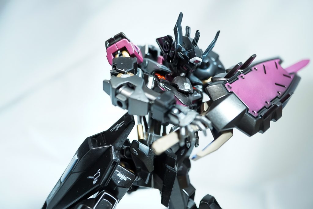 ポージングを何枚か盾からの抜刀