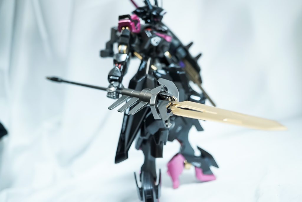 武装紹介① 大型スピア「オルトロス」メイン武装、名前のオルトロスはギリシャ神話の双頭の犬から従来どおりハンマーにしようかと思いましたがそれもなんかな…て事で槍に改造しました