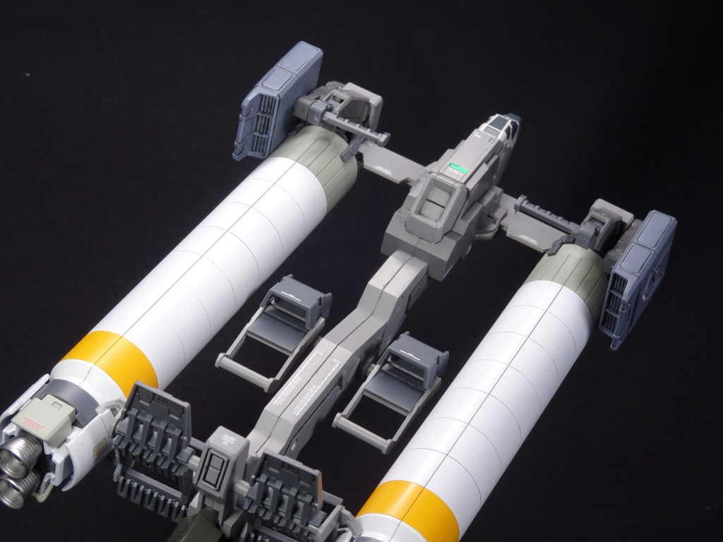 ミサイルランチャーはHGバトルアームズアームから。本体との接続は、キット本体に3mm穴を開け、コトブキヤMSGのパーツにて。カラーは以下の通り。・薄いグレー:ガイア・ニュートラルグレーⅢ・濃いグレー:ガイア・ニュートラルグレーⅣ・ミサイルランチャー:ガイア・ミディアムグレー・操縦席グレー:クレオス・灰色9号・操縦席黒:ファレホ・ティターンダークブルー・タンク白:ガイア・EXホワイト・タンク黄:ガイア・橙黄色・タンクグレー:クレオス・ガルグレー・タンクバーニア:ガイア・プレミアムミラークロームご覧いただき、ありがとうございました。