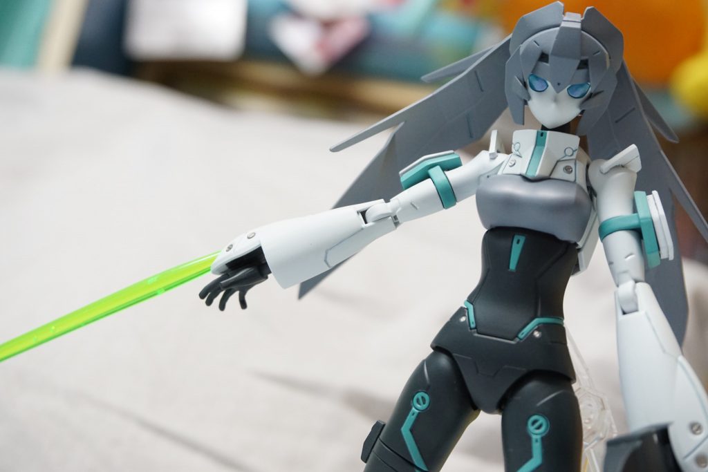 以上、モビルドールメイでした!初めての合わせ目消し、フル塗装、プチ改造、エッジ出し…自分としてはそこそこ挑戦的な制作でしたが、やれる幅が広がったのかなって思います!色々な武器を持たせたりするのも楽しいので、是非あなたの家にモビルドールメイを!!