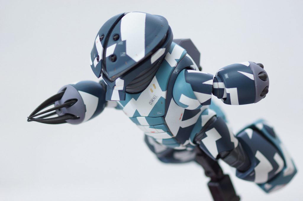 アイアンネイルはヤスリ掛けしてガンメタルバックパック等グレーは成型色のままで、つや消しトップコートでフィニッシュしました