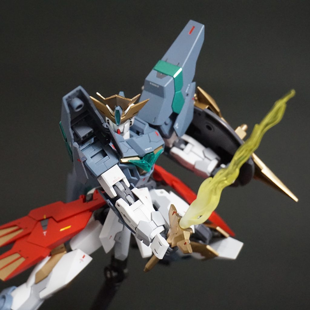 レーヴァテインビームレイピアを構えて