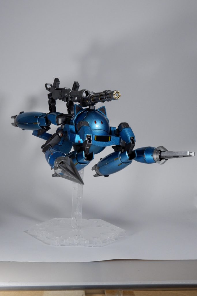 リゼのアウンリゼアーマーを参考に6本の脚を装備。また、装甲表面はナノラミネート+ビームコーティングが施され、耐久性能も抜群。右手のドリルはガンダムフレームも貫く。4本の脚から繰り出される流星拳は星をも砕くと言われている。