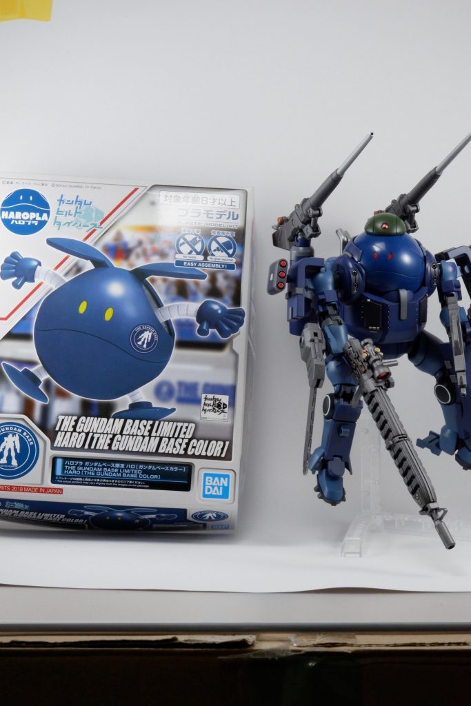 ハロ本体は無塗装中身　通常の緑ハロガワ　ガンダムベースハロ帽子はハイモックの頭部を使っています。