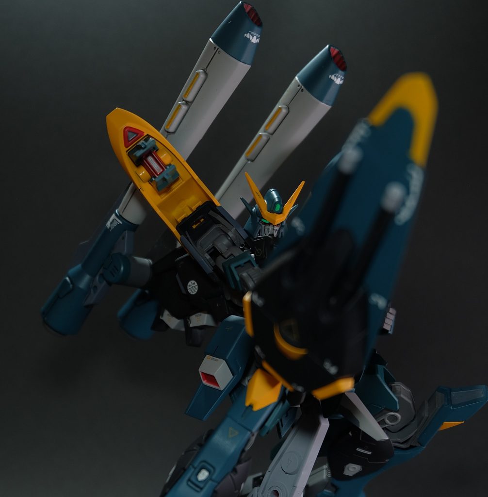 鉄血らしく剣を構えたぽーず。