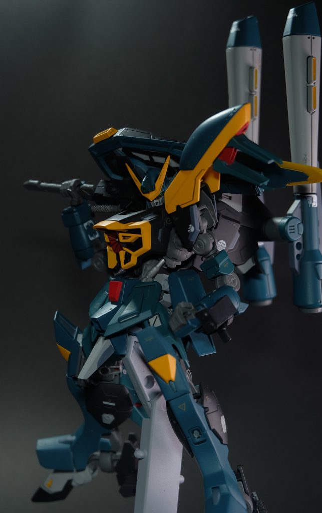 カラミティなのに剣が似合いますね。足周りがかなりすっきりしたシルエットなので全体的には水泳選手みたいな細マッチョ系のシルエットですね。