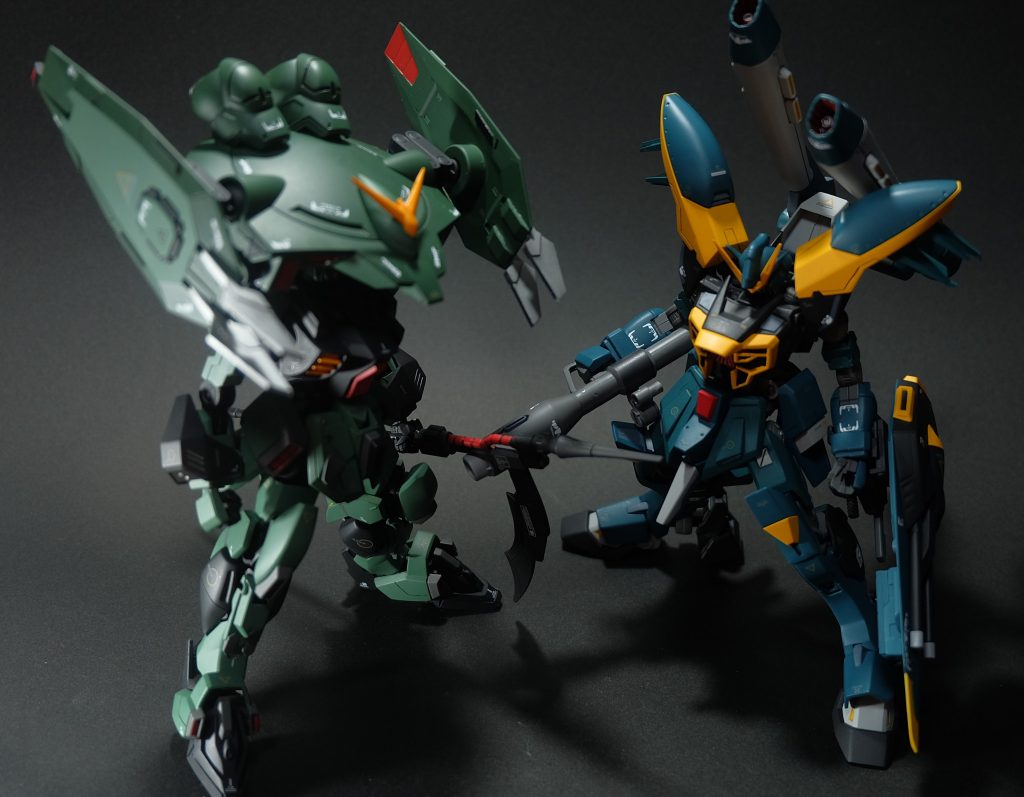 せっかくなので記念撮影。さあ、ここにもう一体の黒いのが入るのはいつのことになるのでしょうか。