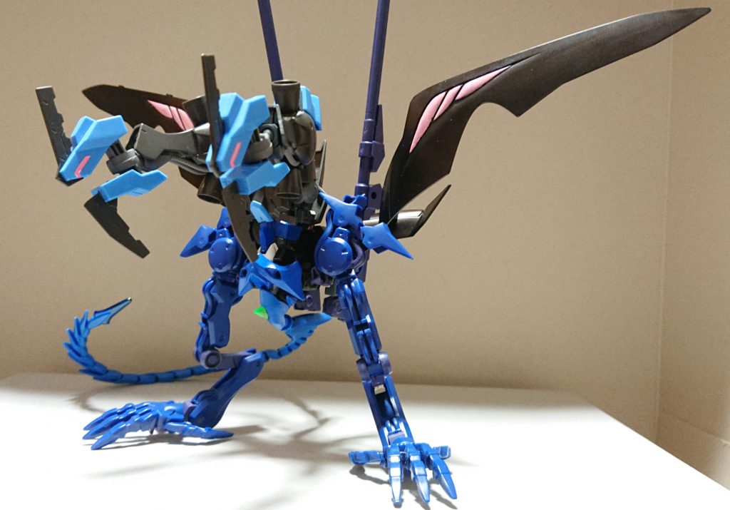 ネオビーストモード。以前のビーストモードより機械的で攻撃的な姿に。ゼルトザームアームズのおかげで完全な自立が可能になっています。