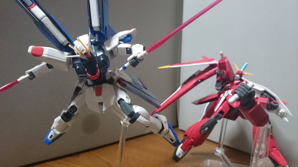 「セイバーかぁ… SEED DESTINYでアスランが乗ってたMSですね」「そうそう」「出番はそう多くはなかったけど あのプロポーションとイージスとはまた違う変型ギミックが好きだったなぁ…」