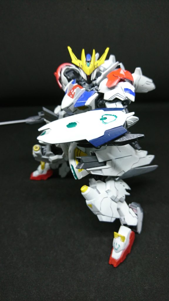 シールド 攻撃を防ぎ、時には殴りつけ体勢を崩させる整備班曰く「とにかく持たせとけ」といっていたそうだ