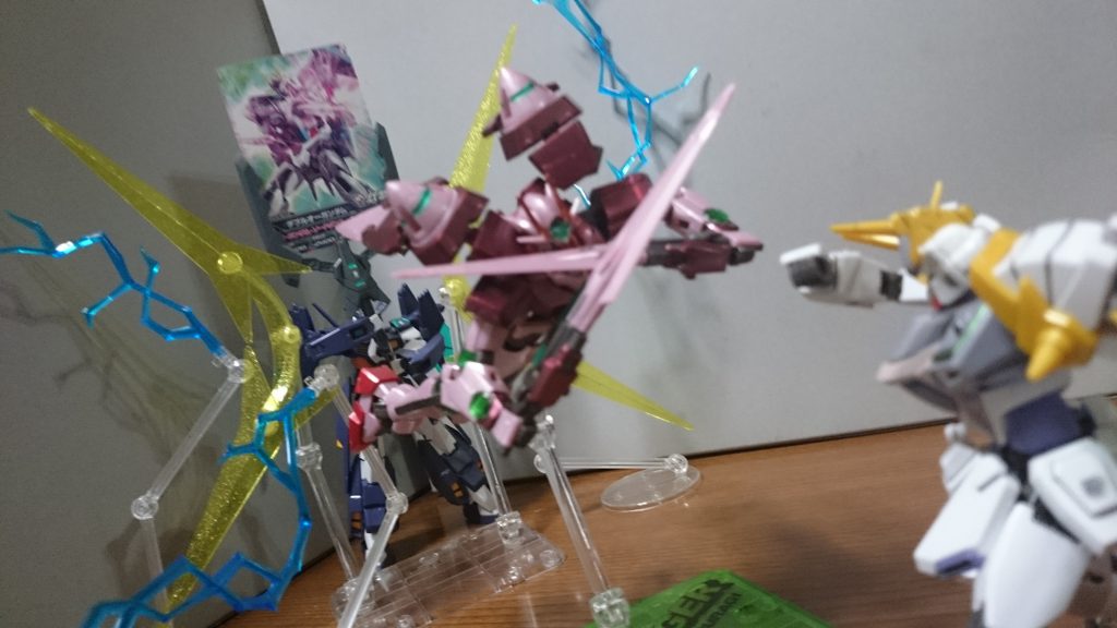 ・ダブルオーガンダム(トランザム・ソードダンス)オーライザーも着けないで必殺技にトランザムとか使うんスね。……また機体壊しそう。ソード「ダンス」と謳ってる割に画像が突撃っぽいのはまぁ、ダンスみたいな動きって静止画だと殆ど伝わらないよねー!……ってことでどうか…