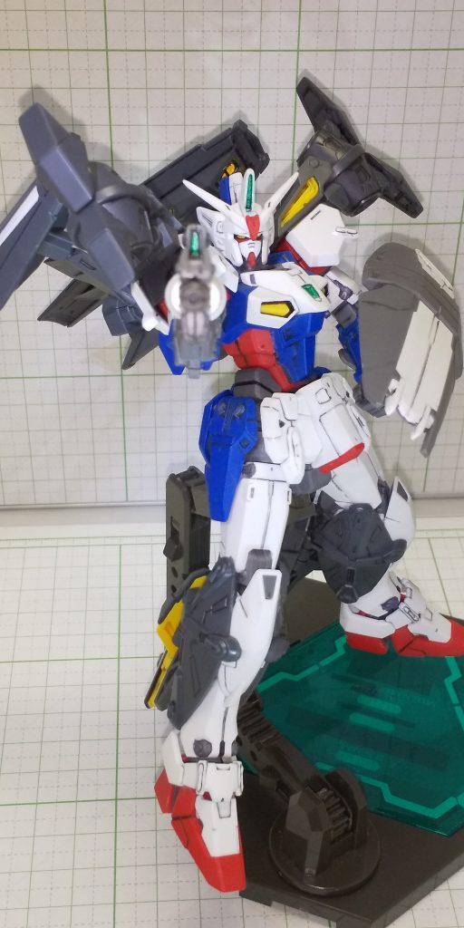 追加装備で印象が変わりましたコミックで見慣れたジェミナスの形状の印象ですが、自分はこのアサルトブースター装備がしっくりきます