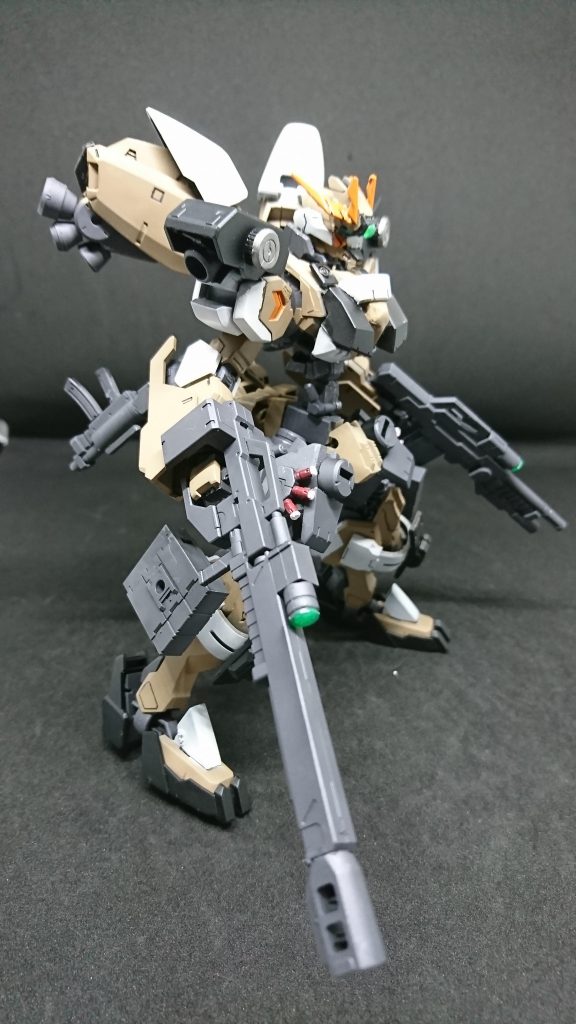 スナイパーライフル「ルナ」フルシティのライフルを改良した武装スコープの追加とバレルの改良を施し「ソール」と同じく爆弾が仕込んである