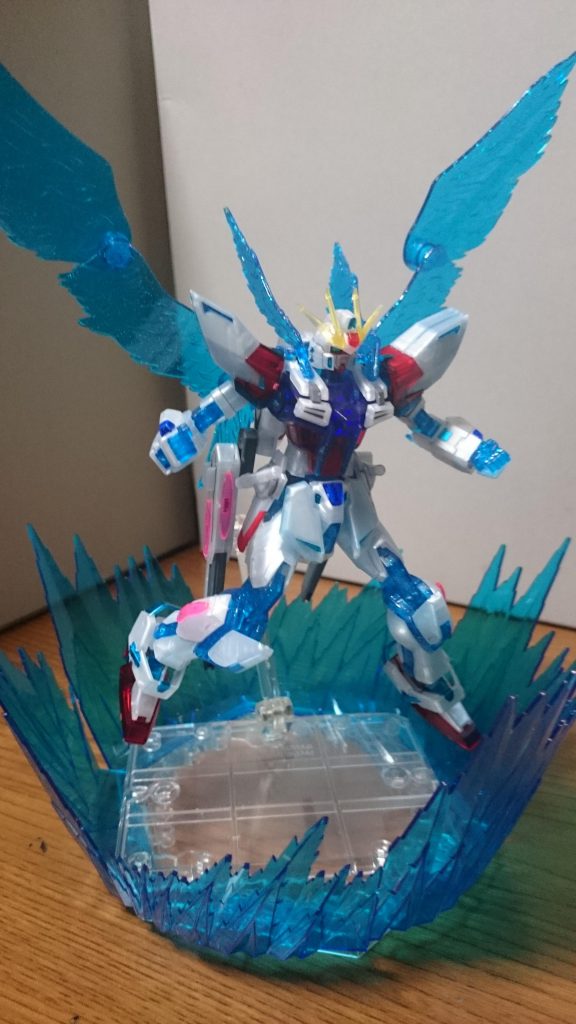 プラフスキーウイング展開!こちらもラメがきらきらしてキレーっスねぇ