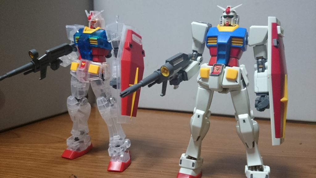 リバイブ版とまぁリバイブの方は結構塗装してる上に、EGはクリアキットで比較しづらいんスけどねちなみにハンドパーツはリバイブのを移植できるっス!これで単品版もあんしん。まぁ、武器付属ver.も後に発売されるらしいんスけどね