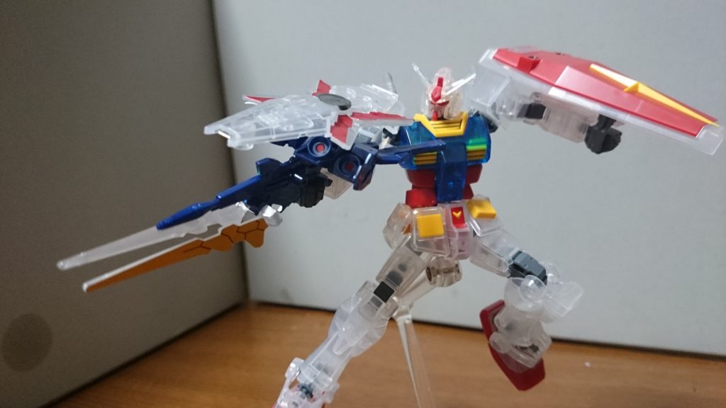 SDEXシリーズ特有の合体武器っス。まぁ、SDらしいっちゃらしいけど…てか実際にリアル体型の方でこれを作るとなると、シールドとバックパックのサイコフレームで浮遊効果を得たシールドファンネルになるんじゃ…ツノはともかく、ビームガトリングの代わりにマグナムとかより凶悪になっちょる…