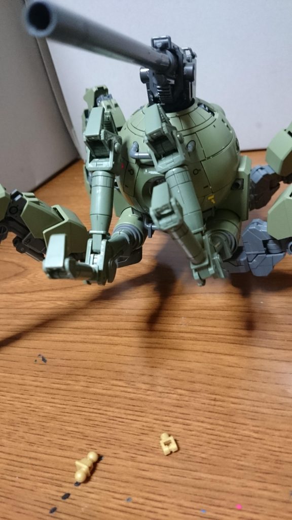 ってコレHGCEストフリのポリキャップじゃねーか!しかも余剰のパーツ!!それでは4脚で遊んでみるっス~