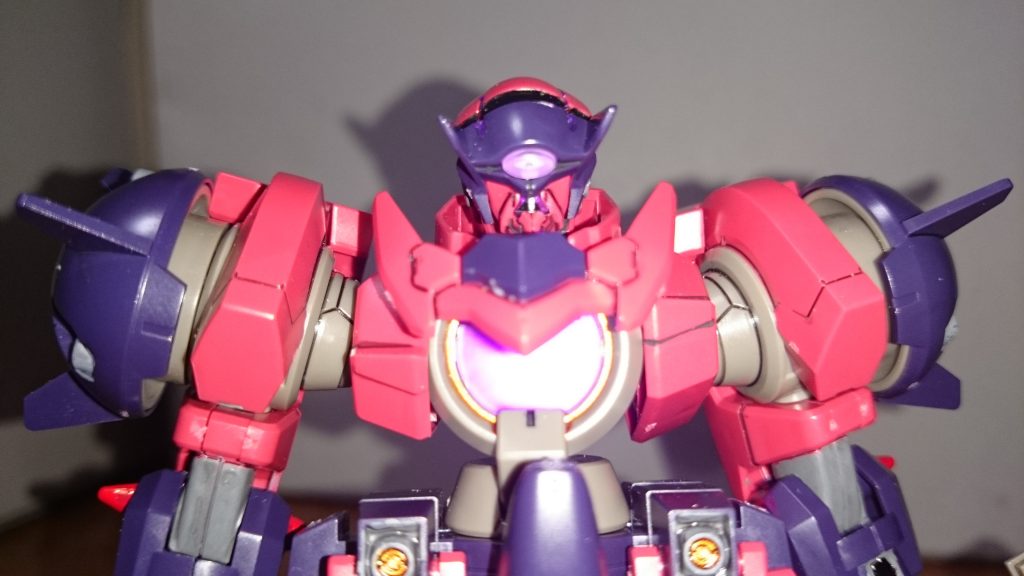 【TRANS-AM】オーガ刃-Xが赤く輝き、頭部のバイザーが降り、「一ツ目モード」となる。