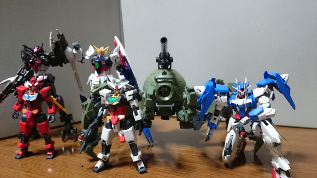 最後にビルドダイバーズシリーズ主人公全員集合の図え、ティム君がいない?ストームブリンガーは心の目で捉えて…………もいる筈はないっス。いつか、いつか彼もこの図に加えたいっスねぇ…