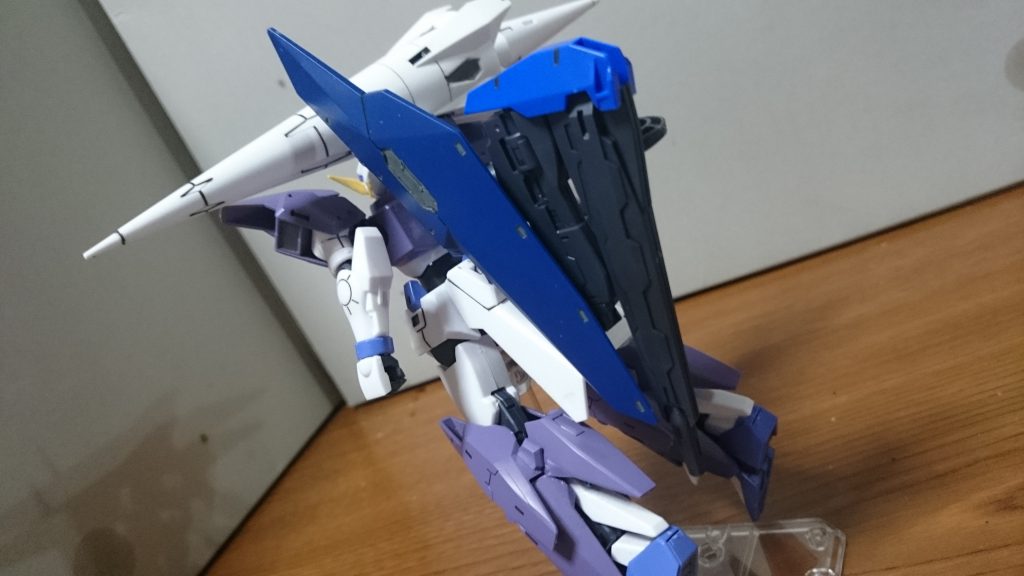 ロングビームライフルはゼルトザームアームズのフォールディングランチャーと合体可能っス!ただし、フォールディングランチャーが未組み立ての状態でロングビームライフルを組み込むので、組み終えてる場合はばらす必要があるっス