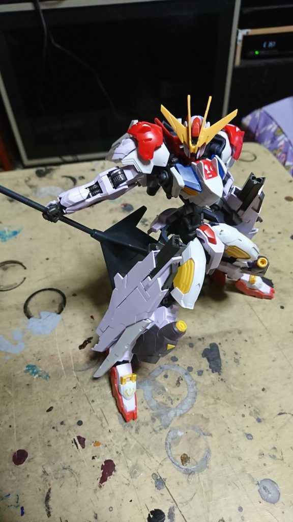 バルバトスのパーツを足してみるとちょうどいい感じになり路線をバルバトスっぽい機体として製作しました