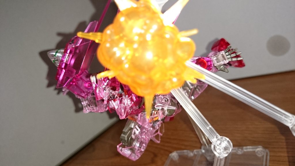 ダブルオーダイバーの太陽炉が煙を上げ、爆発する「!?」