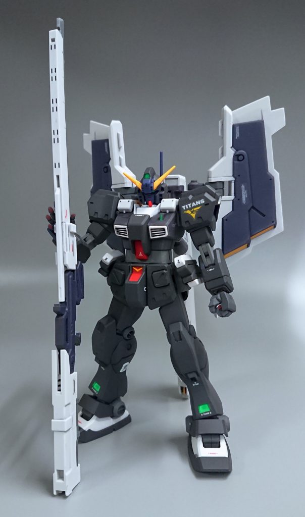 そして作っていて「AOZ Re-Boot ガンダム・インレ-くろうさぎのみた夢」の インレもそうでしたが、自分の勝手な印象ですが「飛ぶ」というテーマをイメージしまして、翼と長い槍の様なロングブレードライフルを装備。