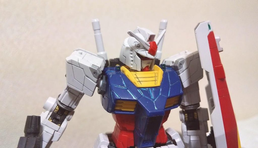 がンダムマーカーのメタリックブルーでスミ入れしてみましたが、もうちょっとキレイに作れるようになりたいです(笑)