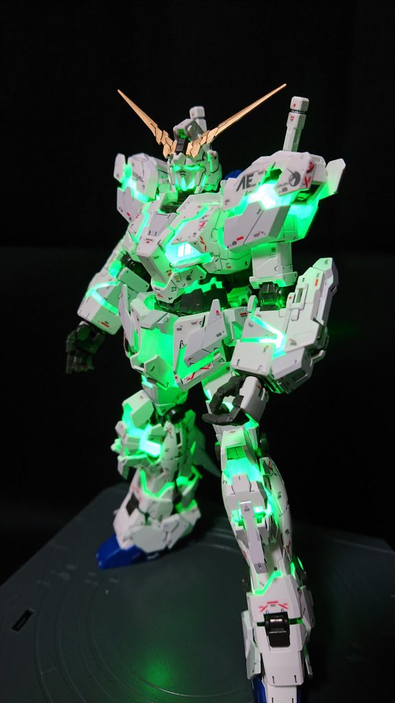 覚醒モード❗めっちくちゃ綺麗なグリーン。もう、インテリアとして飾っておきたいくらいですよ。 枕元の照明として使おうかと、本気で考えましたよw