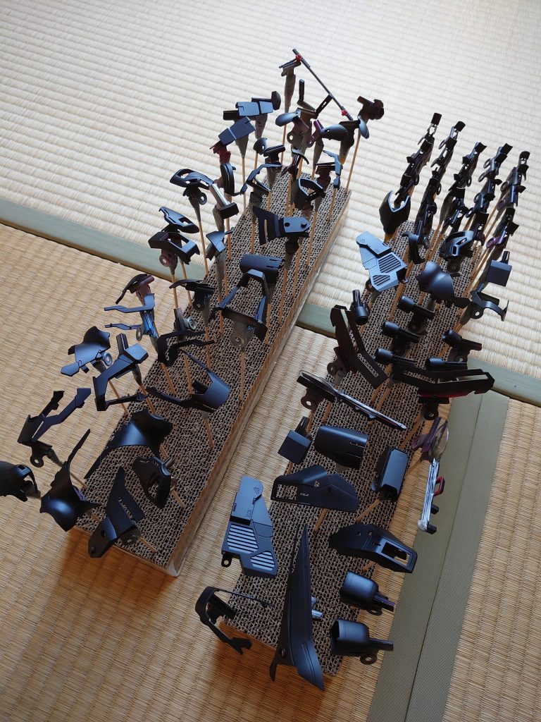 すべてのパーツにサフを吹いている段階ではこの後どうなるのか不安ばかりでした。