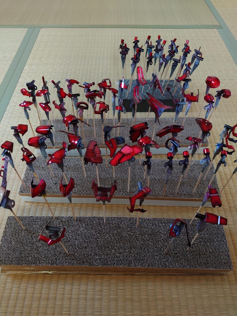 キャンディ塗装が始まったときに、やっとサザビーを作っているんだと実感が湧きました。やはり赤は力強く良い色だと思いました。