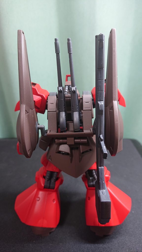 クレイバズーカもしっかりマウントできます。武器は両方ともモナか割りです。合わせ目消し失敗してます（笑）