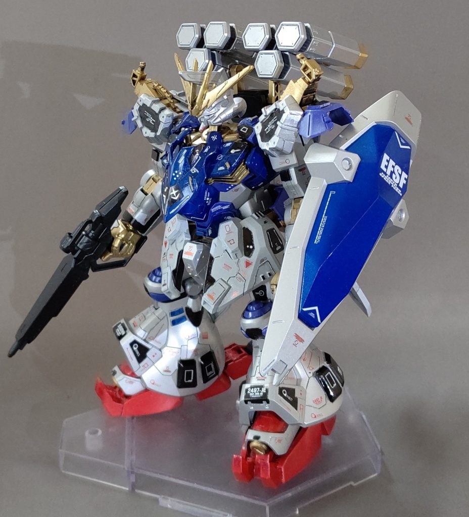 肩アーマー離脱時です。こう見ると普通のMSですね(´・ω・`)次は武装の紹介です!